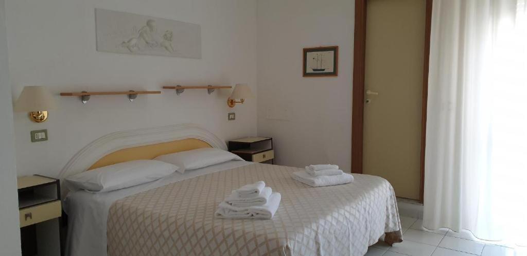 Hotel Continental Каттолика Экстерьер фото
