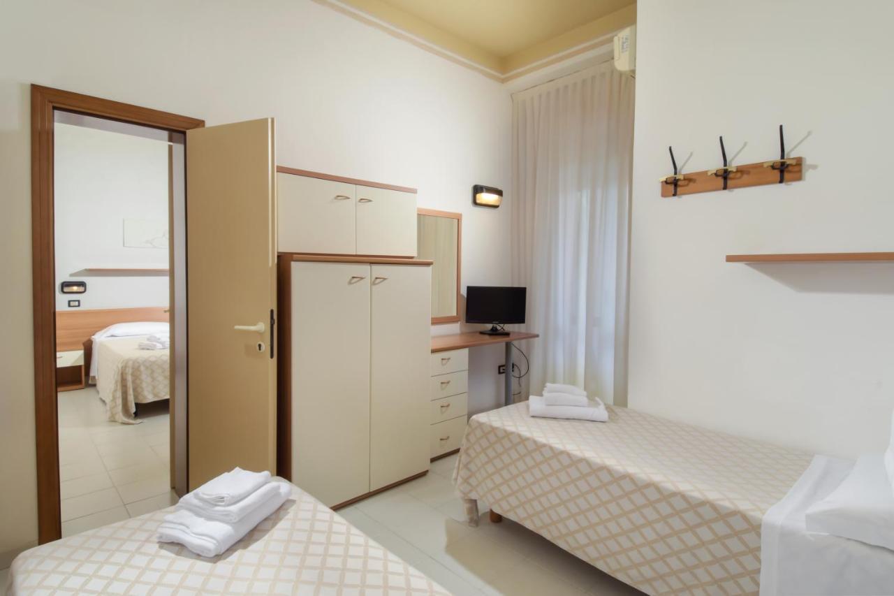 Hotel Continental Каттолика Экстерьер фото
