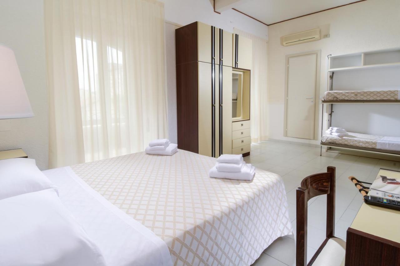 Hotel Continental Каттолика Экстерьер фото